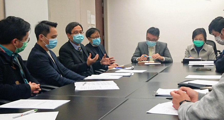 葉建源等聯同教育中心聯盟的代表,約見教育局副局長蔡若蓮。