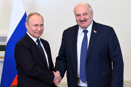 普京在聖彼得堡會晤白俄總統盧卡申科。美聯社圖片