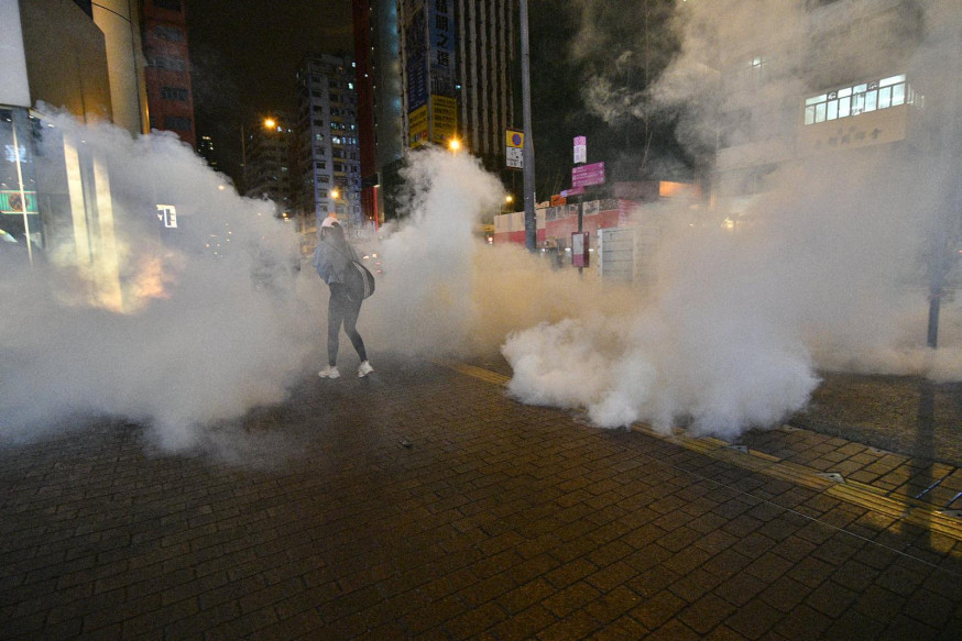 旺角示威者與警方爆發衝突