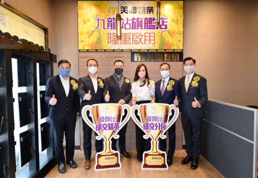 嘉里湯耀宗(左二)稱,緹外將於農曆年後推售。左一為盧子豪