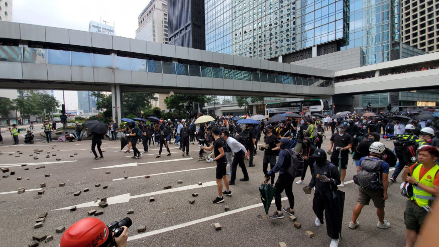 示威者堵路。