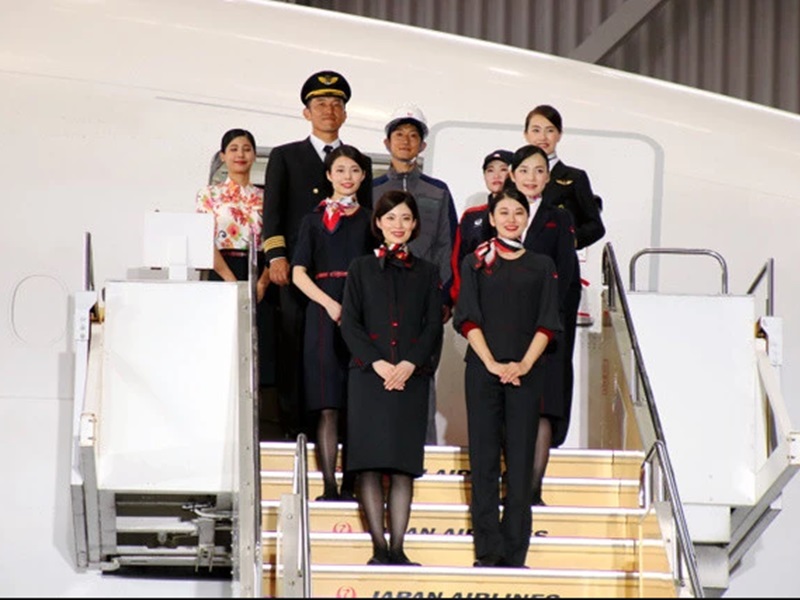日本航空公司將在2020年4月,首次引入女性褲裝制服。網圖