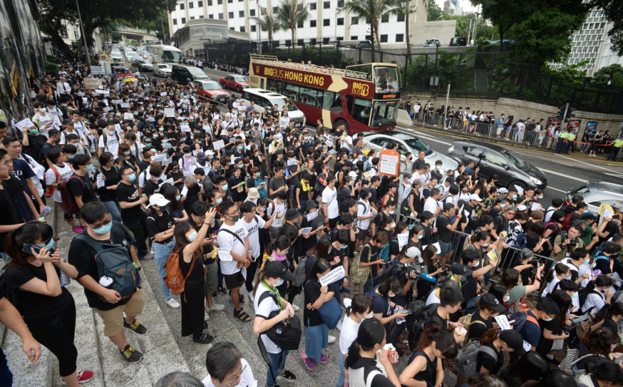 行動發起人宣布,暫錄得逾1500名市民參與遊行。